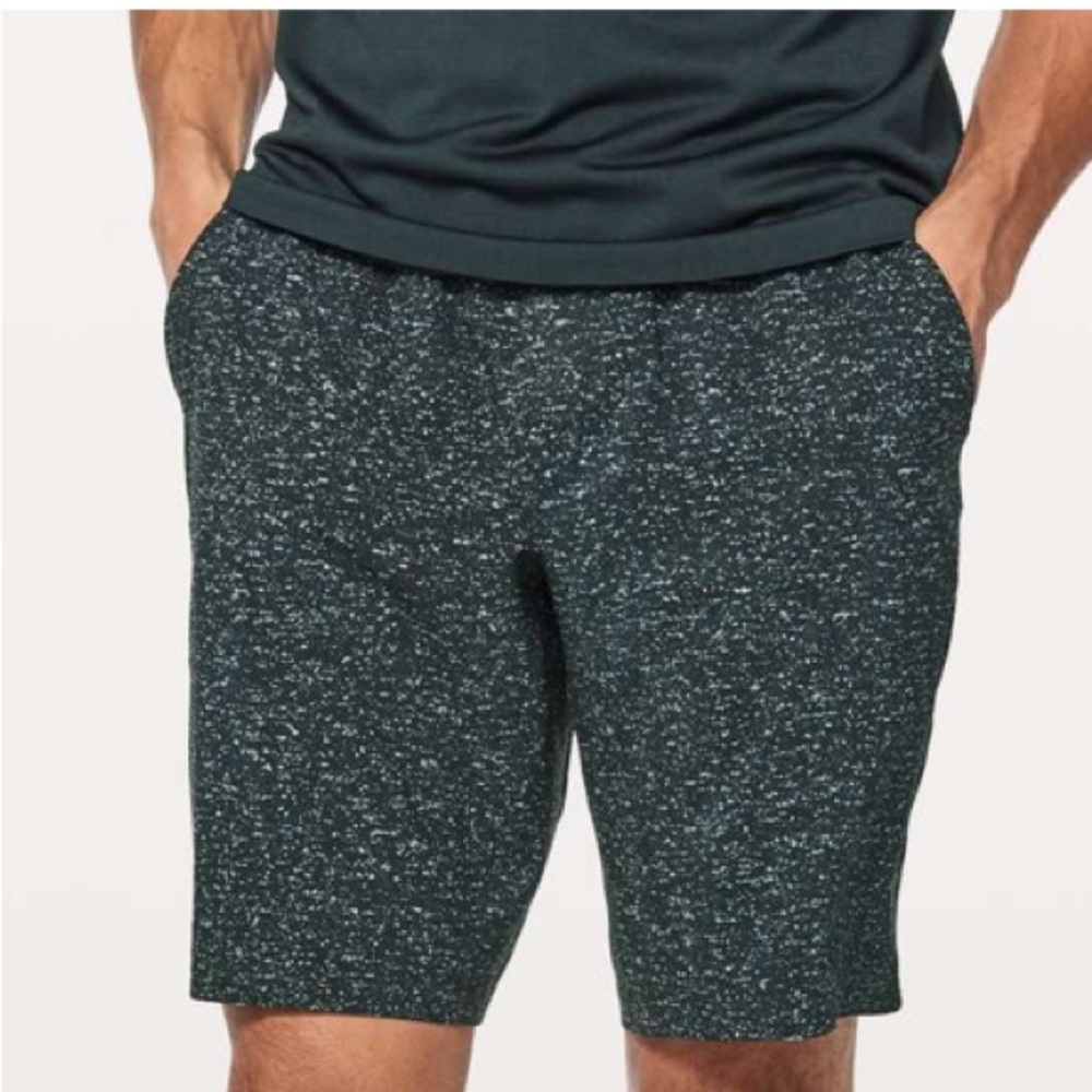 Lululemon Pace Breaker Short 9" Linerless
Mix Match Asphalt Grey Black